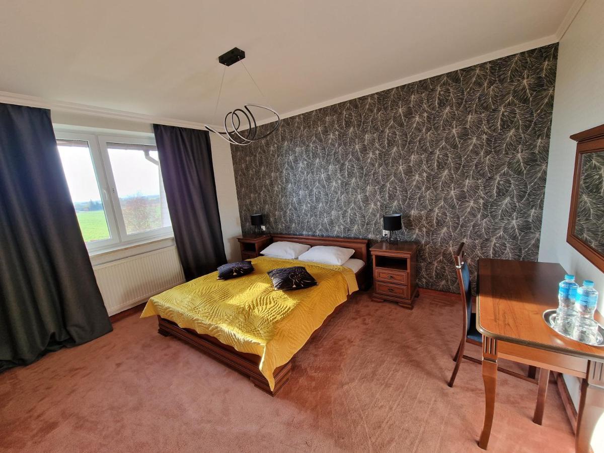 Hotel Podroznik Koszuty Kültér fotó