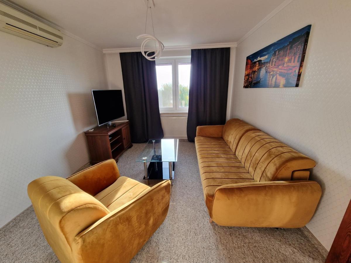 Hotel Podroznik Koszuty Kültér fotó