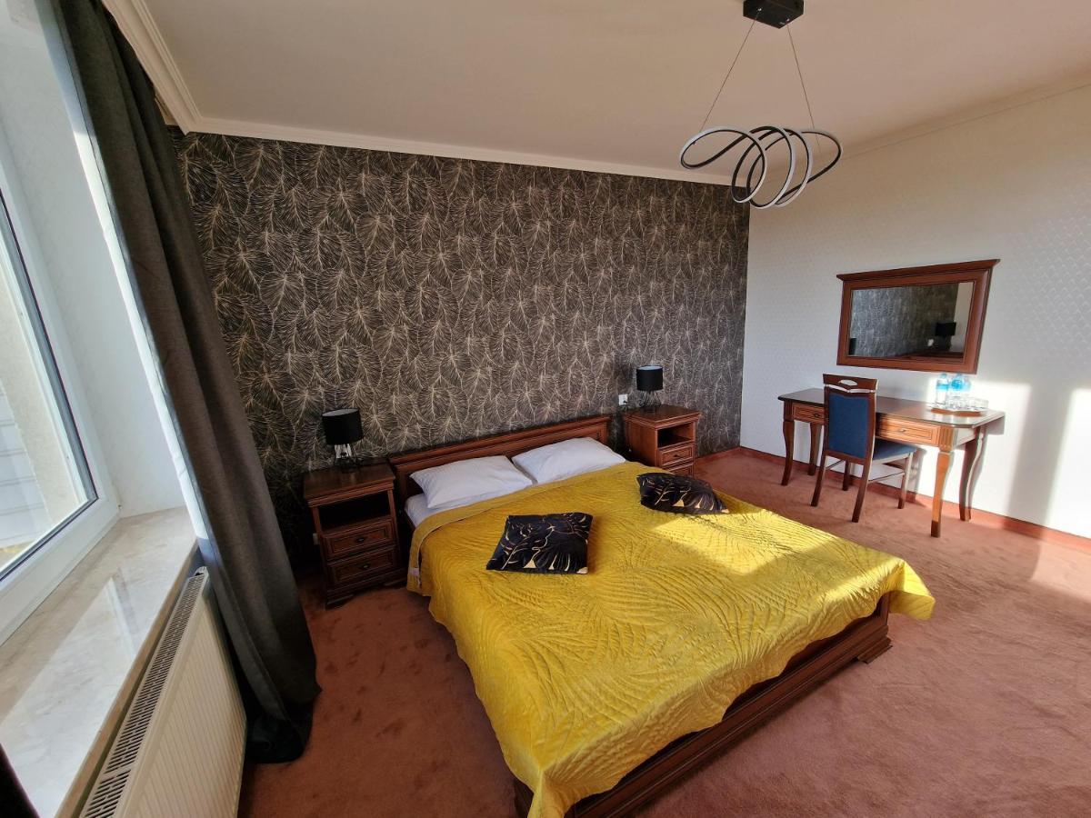 Hotel Podroznik Koszuty Kültér fotó