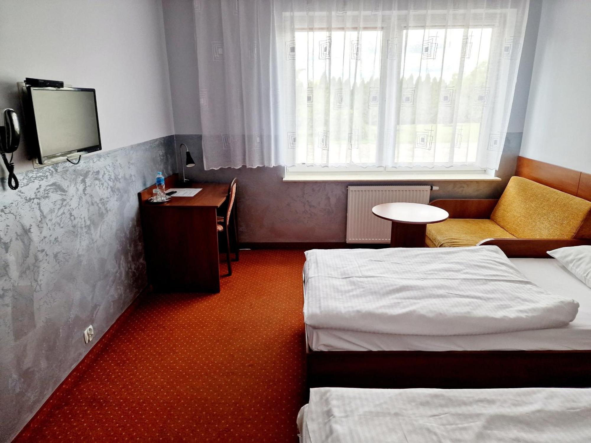 Hotel Podroznik Koszuty Kültér fotó