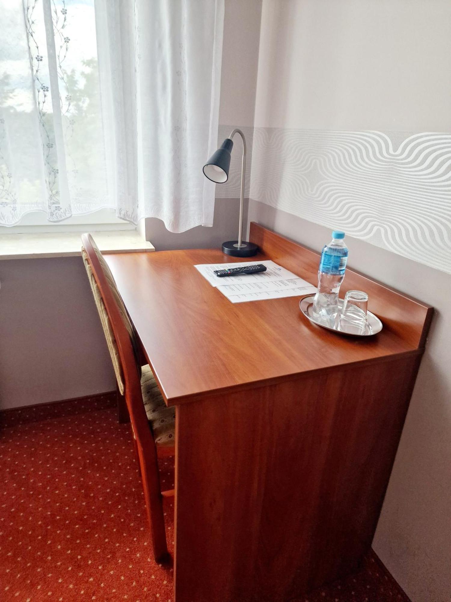 Hotel Podroznik Koszuty Kültér fotó