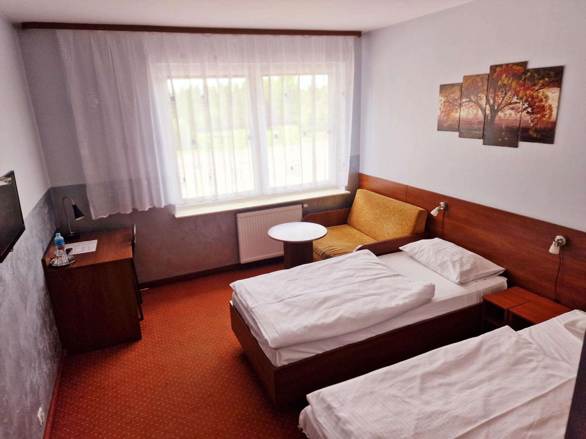 Hotel Podroznik Koszuty Kültér fotó