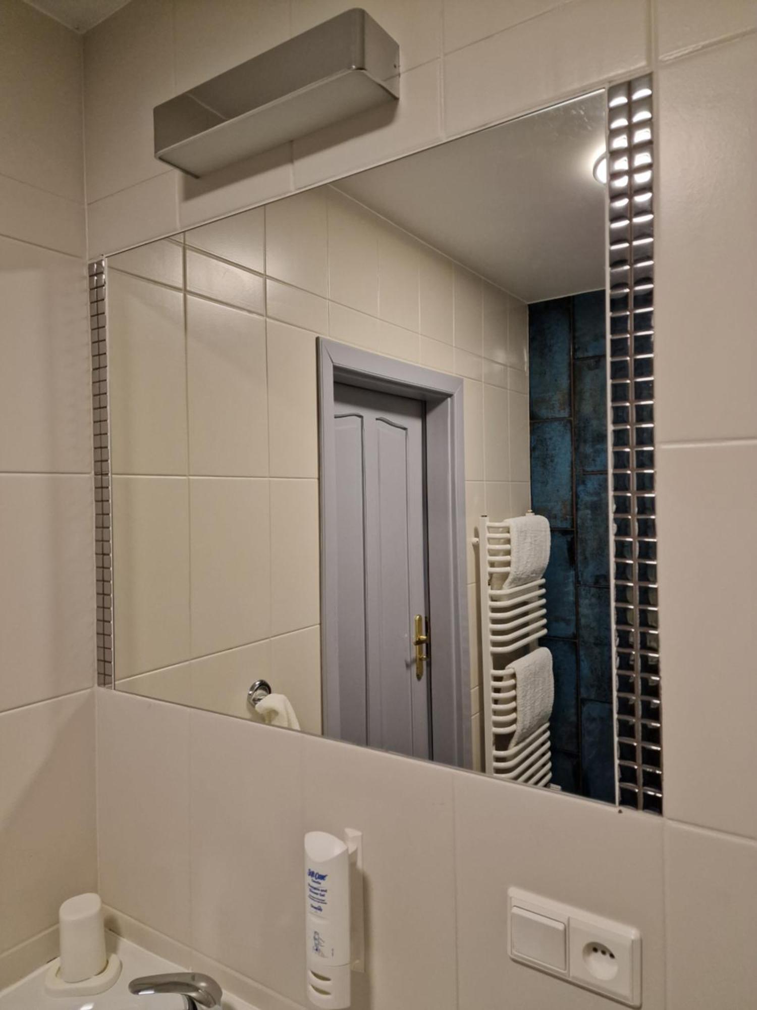 Hotel Podroznik Koszuty Kültér fotó