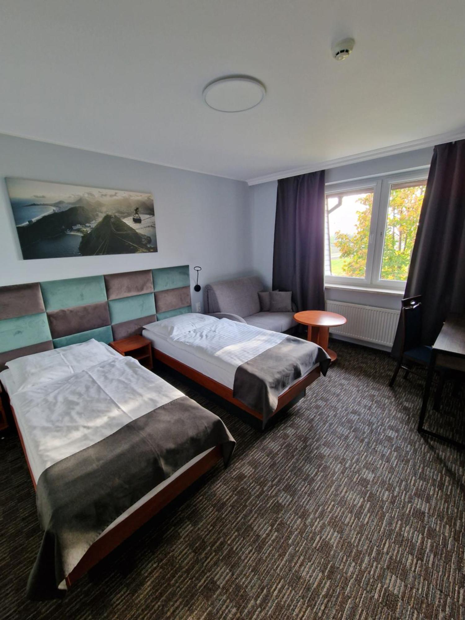 Hotel Podroznik Koszuty Kültér fotó
