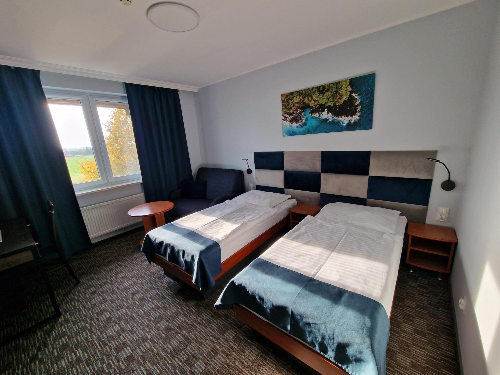 Hotel Podroznik Koszuty Kültér fotó