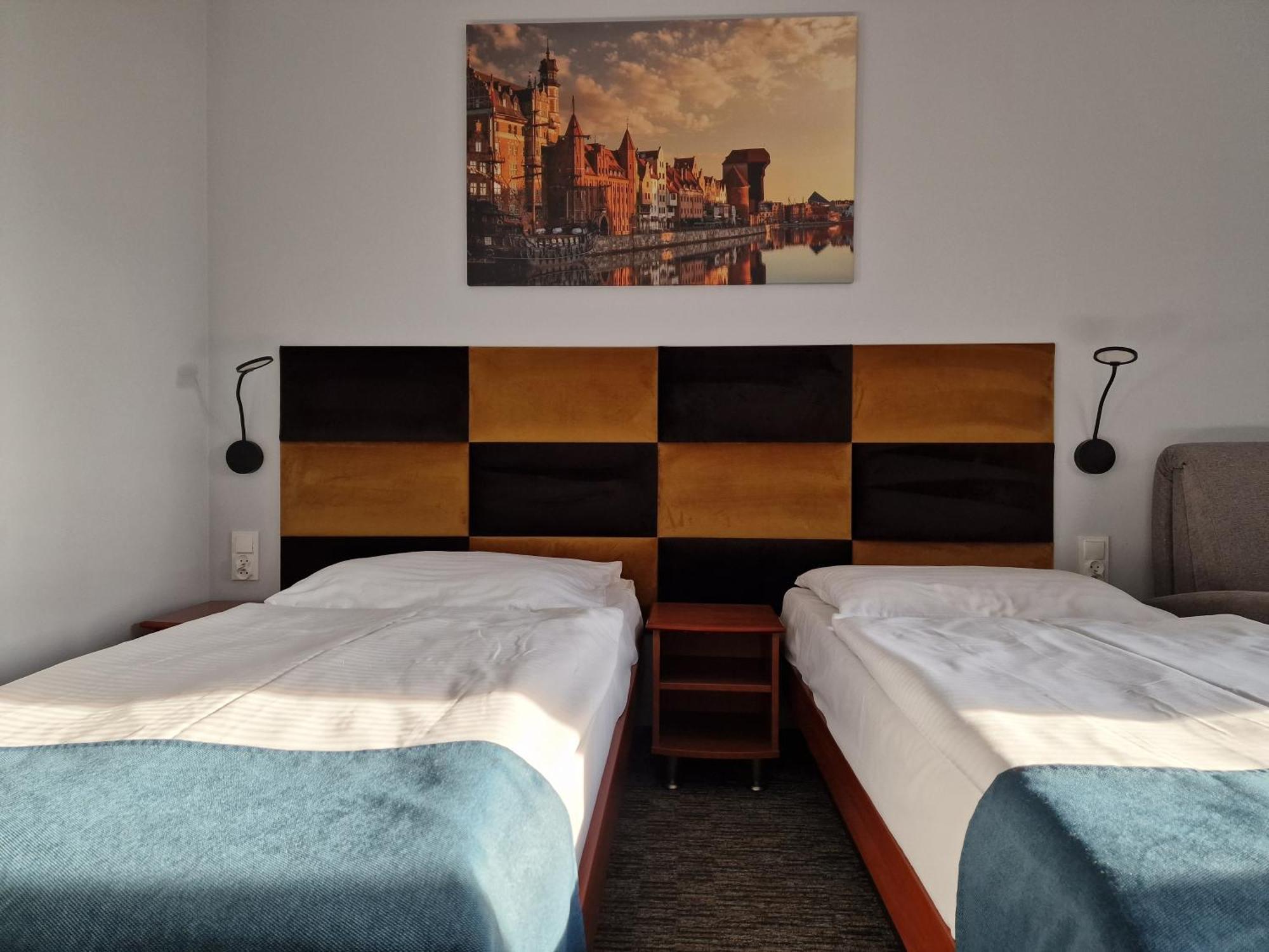 Hotel Podroznik Koszuty Kültér fotó
