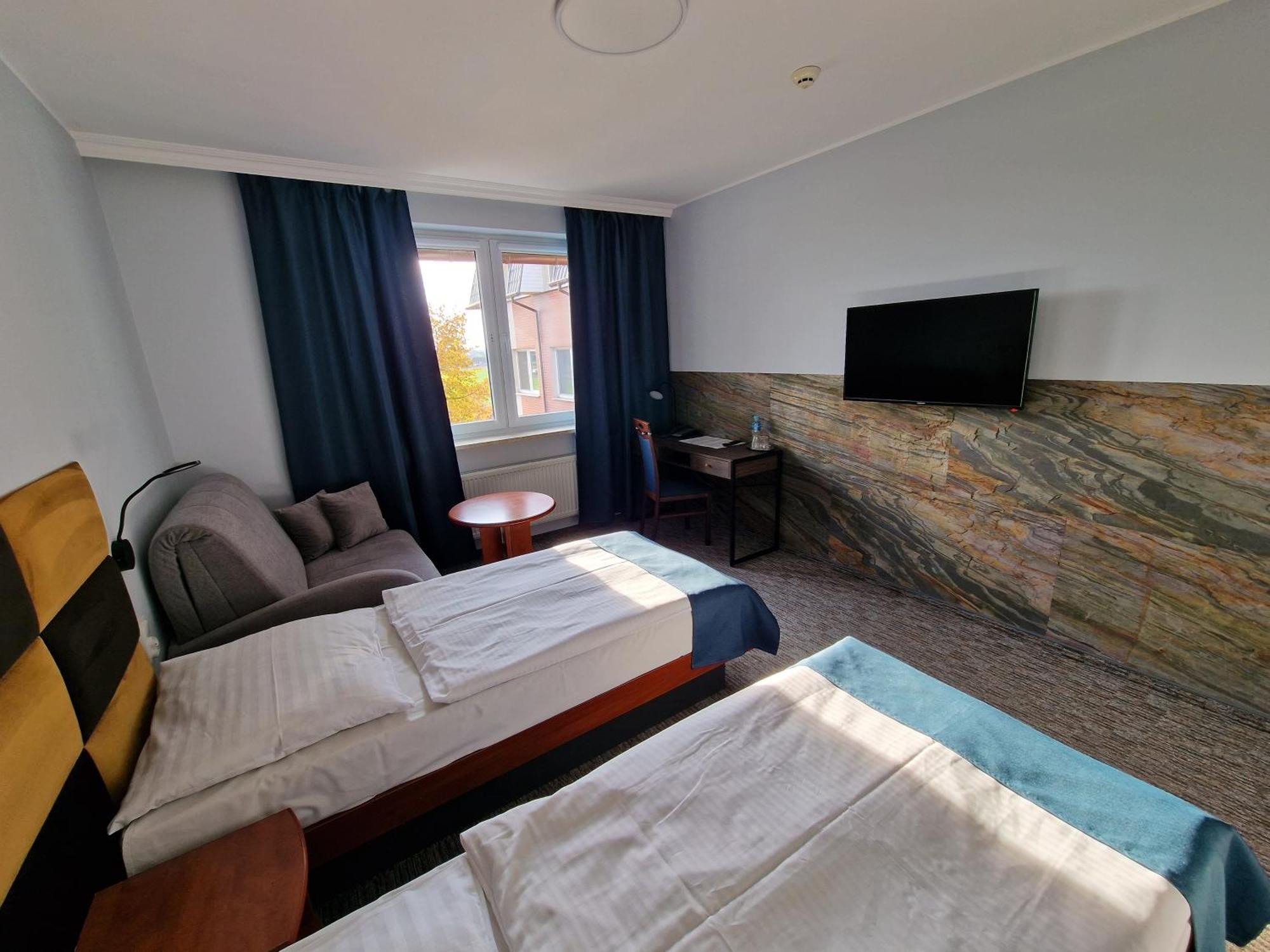 Hotel Podroznik Koszuty Kültér fotó