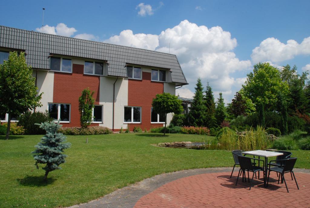 Hotel Podroznik Koszuty Kültér fotó