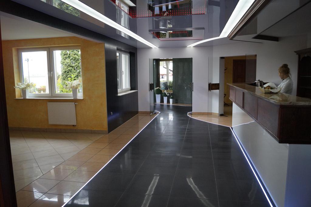 Hotel Podroznik Koszuty Kültér fotó